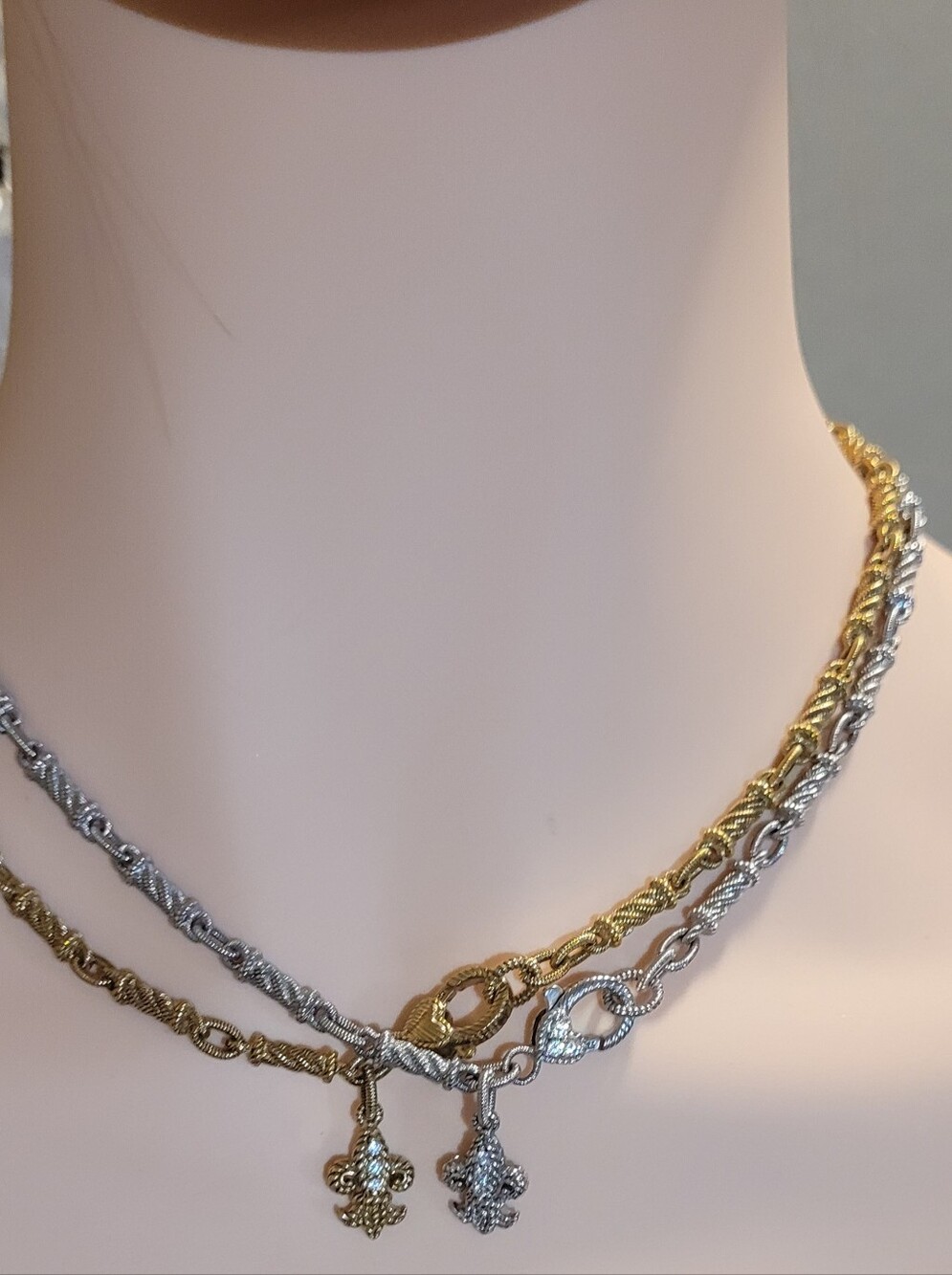 Judith Ripka Sterling Silver Oval Link Fleur-de-Lis Charm Necklace. Diamonique. - Picture 5 of 13